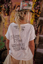 Load image into Gallery viewer, Blue Eyes Willie T
