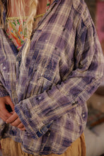 Load image into Gallery viewer, Willie Nelson Kelly Western Shirt in Roberto
