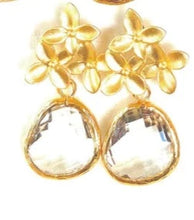 Load image into Gallery viewer, Crystal Bunched Flower Earrings
